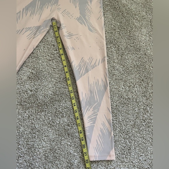 Fabletics Leggings Womens Pink Grey Palm Print size XS? Athleisure Workout - Picture 3 of 8